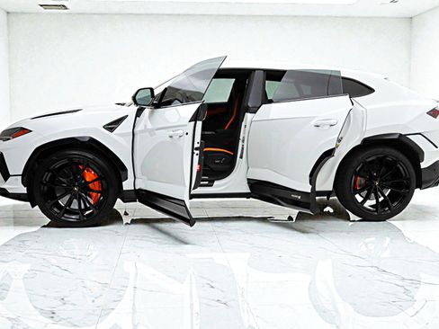 Used 2024 Lamborghini Urus S image 4