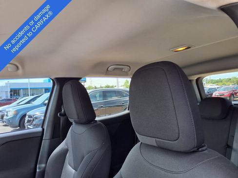 Used 2016 Jeep Renegade Latitude w/ Popular Equipment Group FWD image 19