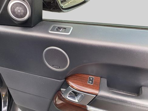 Used 2014 Land Rover Range Rover HSE image 17