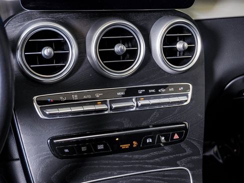 Used 2021 Mercedes-Benz GLC 300 GLC 300 image 24