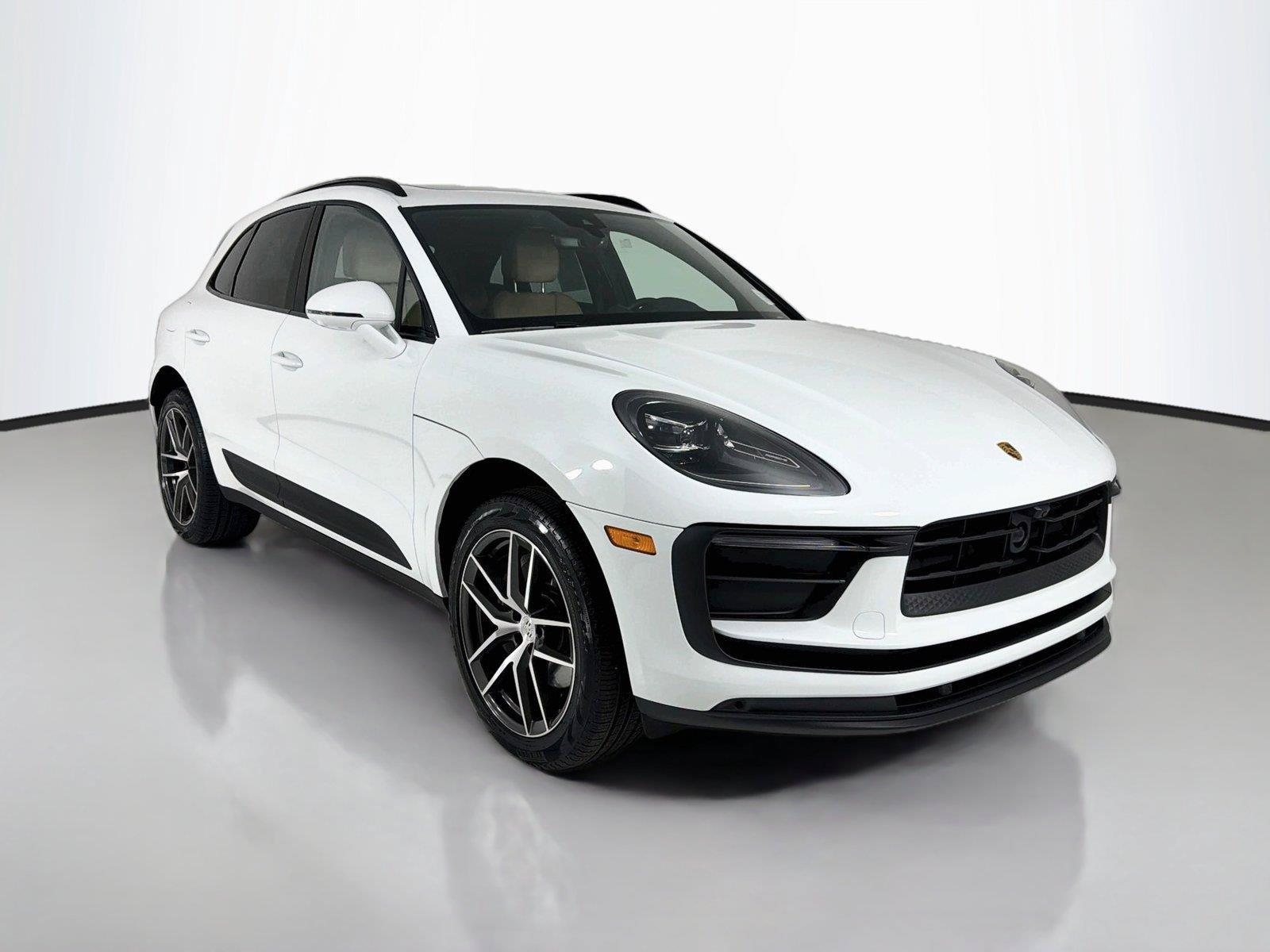 Certified 2026 Porsche Macan AWD/4WD image 32