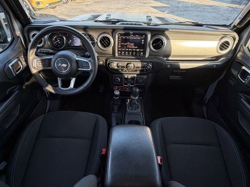 Used 2023 Jeep Wrangler Unlimited Rubicon 4xe AWD/4WD image 11