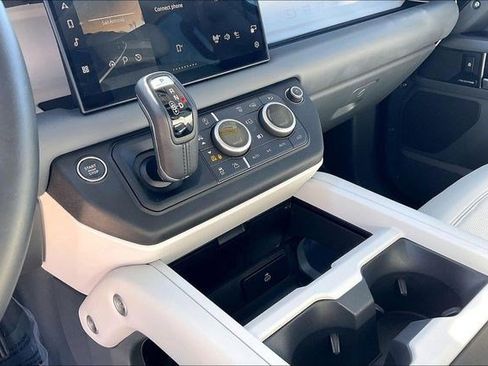 Used 2025 Land Rover Defender 110 S image 17