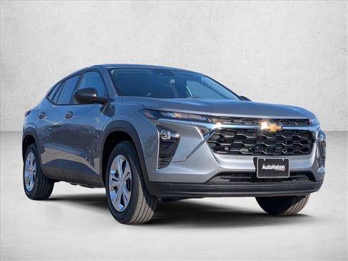 New 2026 Chevrolet Trax LS image 3