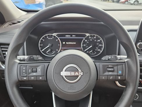 Used 2023 Nissan Rogue SV image 11