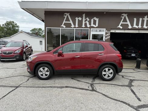 Used 2018 Chevrolet Trax LT w/ LT Convenience Package FWD image 7