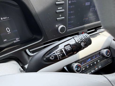 Used 2023 Hyundai Elantra SEL FWD image 25
