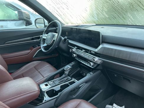 Used 2023 Kia Telluride EX w/ EX Captain's Chair Package AWD/4WD image 9