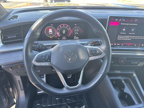 Used 2026 Volkswagen Tiguan SE R-Line FWD image 17