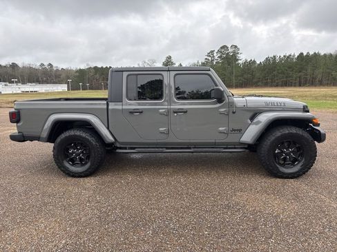 Used 2021 Jeep Gladiator Willys image 7
