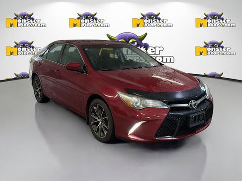 Used 2016 Toyota Camry SE image 3