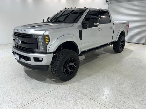 Used 2019 Ford F250 Lariat w/ Lariat Ultimate Package AWD/4WD image 1