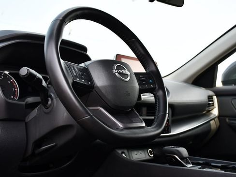 Used 2025 Nissan Rogue SV AWD/4WD image 14