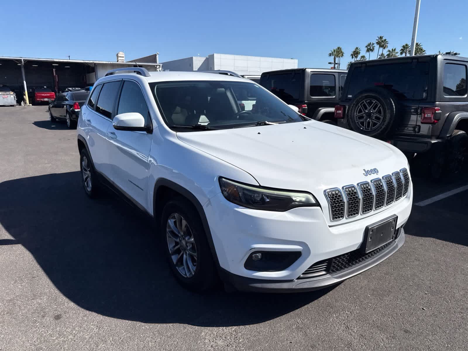 Used 2019 Jeep Cherokee Latitude Plus FWD image 8