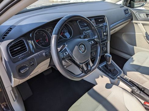 Used 2018 Volkswagen Golf S image 8