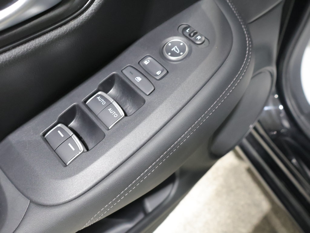 Used 2025 Honda HR-V EX-L image 14