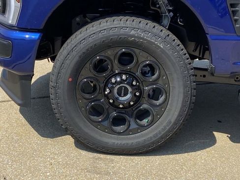 New 2026 Ford F250 Lariat w/ Black Appearance Package image 4