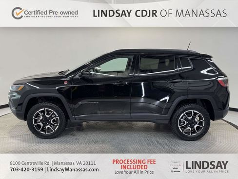 Used 2024 Jeep Compass Trailhawk image 4