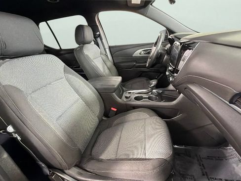 Used 2022 Chevrolet Traverse LT FWD image 36