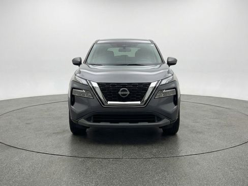 Used 2025 Nissan Rogue SV image 2