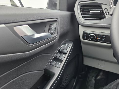 New 2026 Ford Escape SE image 17