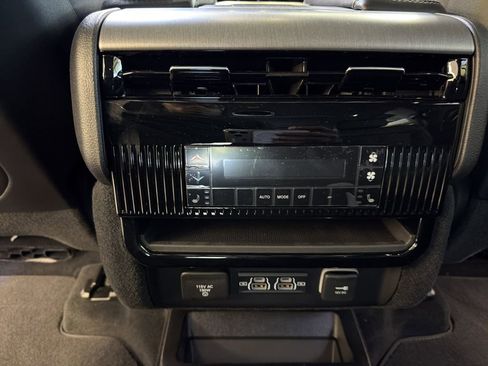 New 2026 Jeep Grand Wagoneer Limited AWD/4WD image 24