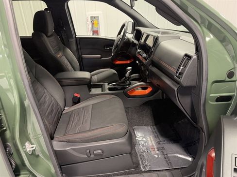 Used 2025 Nissan Frontier PRO-4X image 24