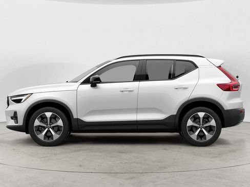 Used 2025 Volvo XC40 B5 Plus AWD/4WD image 4