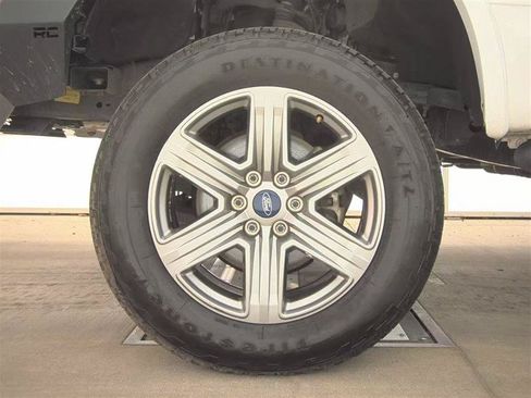 Used 2019 Ford F150 XLT w/ Equipment Group 302A Luxury AWD/4WD image 9