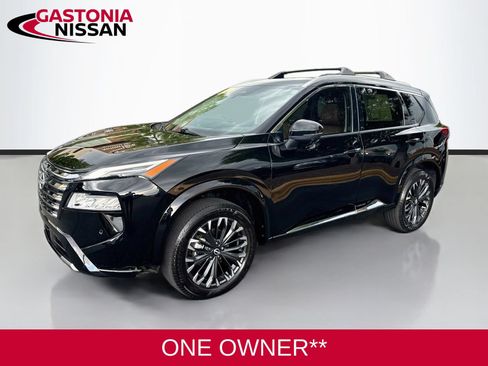 Used 2025 Nissan Rogue Platinum w/ Platinum Premium Package FWD image 3