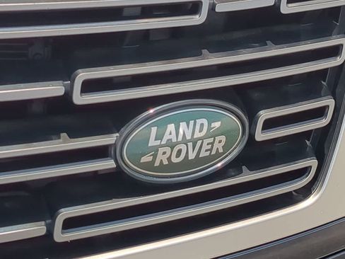 Used 2025 Land Rover Range Rover SE AWD/4WD image 12