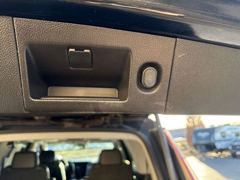 Used 2015 Cadillac Escalade Premium image 28