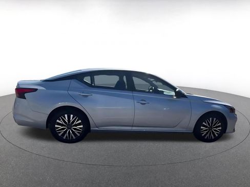 Used 2024 Nissan Altima 2.5 SV image 15