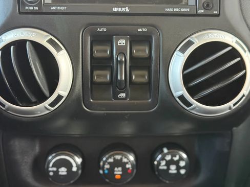 Used 2014 Jeep Wrangler Unlimited Sahara w/ Connectivity Group AWD/4WD image 24