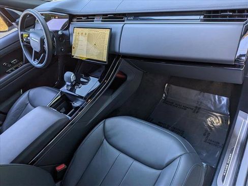 Used 2025 Land Rover Range Rover Sport Dynamic SE image 23