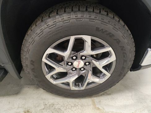 Certified 2022 GMC Sierra 1500 SLT w/ SLT Convenience Package image 4