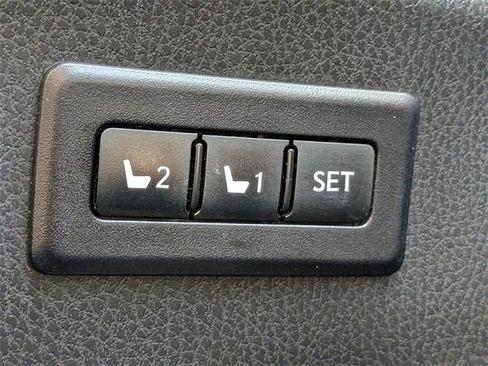 Used 2018 Toyota RAV4 Limited image 31