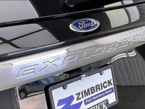 Used 2023 Ford Explorer Limited w/ Limited Technology Package AWD/4WD image 9