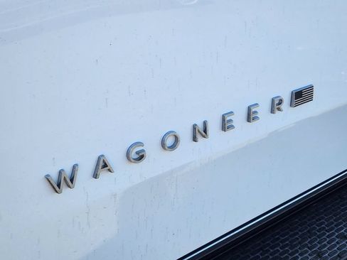 Used 2025 Jeep Wagoneer 4WD image 12