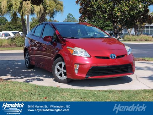 Used 2015 Toyota Prius Two FWD image 1