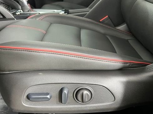 Used 2025 Chevrolet TrailBlazer RS w/ Driver Confidence Package image 24