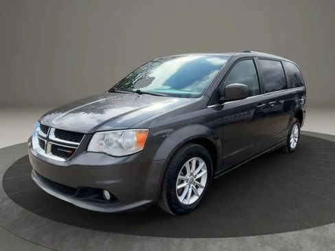 Used 2018 Dodge Grand Caravan SXT FWD image 2