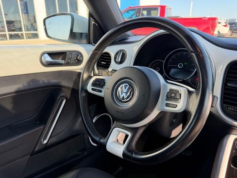 Used 2018 Volkswagen Beetle 2.0T SE FWD image 11