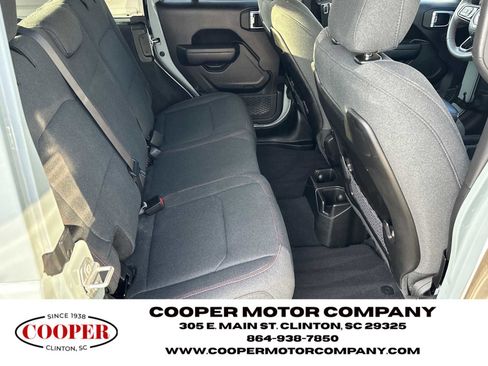 Used 2024 Jeep Wrangler Unlimited Rubicon w/ Technology Group image 15