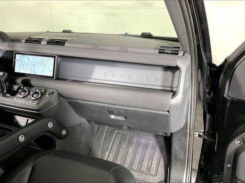Used 2022 Land Rover Defender 90 X-Dynamic SE AWD/4WD image 16