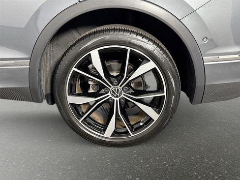 Used 2024 Volkswagen Tiguan SEL R-Line AWD/4WD image 33