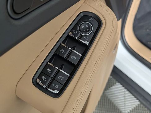 New 2026 Porsche Macan image 26