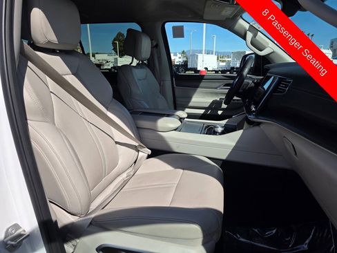 Certified 2024 Jeep Wagoneer L Series III w/ Flexible Seating Group image 11