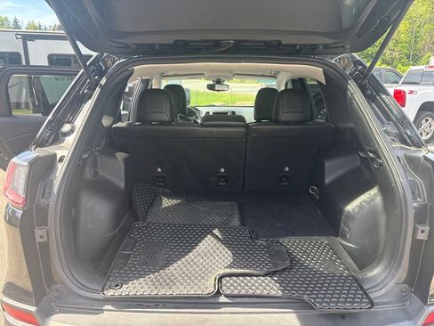Used 2019 Jeep Cherokee Trailhawk w/ Cold Weather Group AWD/4WD image 21