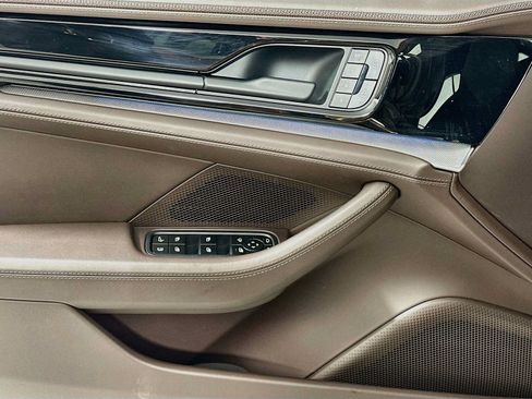 Certified 2025 Porsche Panamera 4S AWD/4WD image 11